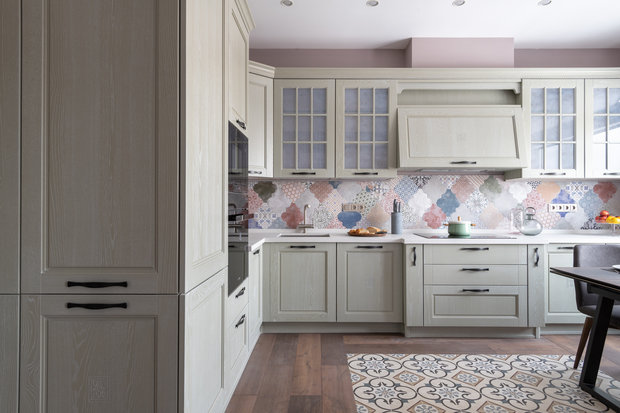 Фотография: Кухня и столовая в стиле Прованс и Кантри, Квартира, Проект недели, Москва, 3 комнаты, Более 90 метров, Sella Interior and Design, Светлана Цисвилер – фото на INMYROOM