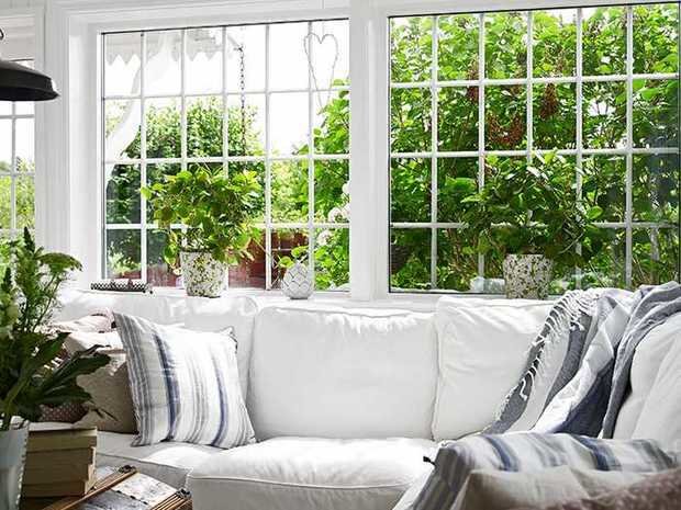 Фотография: Гостиная в стиле Прованс и Кантри, Классический, Скандинавский, Дом, Швеция, Белый, Дача, Бежевый, Дом и дача – фото на INMYROOM