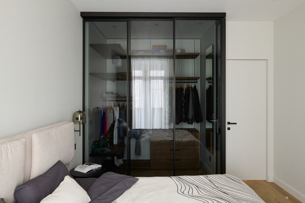 Фотография: Спальня в стиле Современный, Минимализм, Квартира, Проект дня, Москва, 2 комнаты, 60-90 метров, Алина Роговская, ЖК «Квартал» – фото на INMYROOM