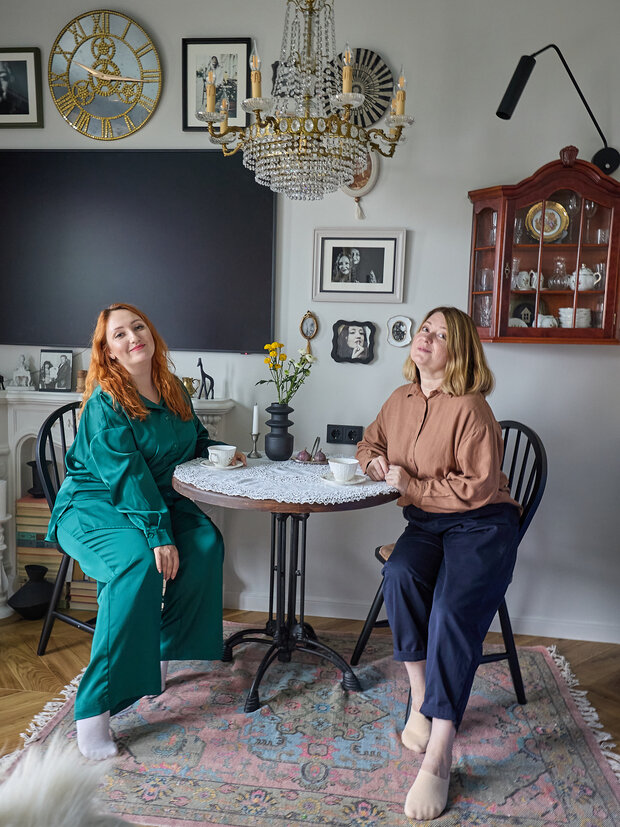 Дизайнер Арина Дудникова с хозяйкой квартиры. 