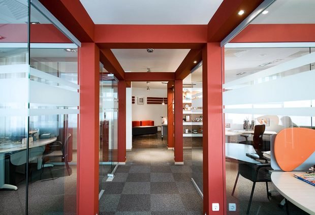 Фото из портфолио Офис компании Gloria – фотографии дизайна интерьеров на INMYROOM