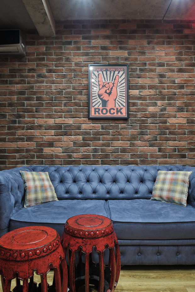 Фотография: Гостиная в стиле Лофт, Эклектика, Квартира, Проект недели, Москва, 1 комната, 40-60 метров, студия «Особинка», Ксения Розанцева – фото на INMYROOM