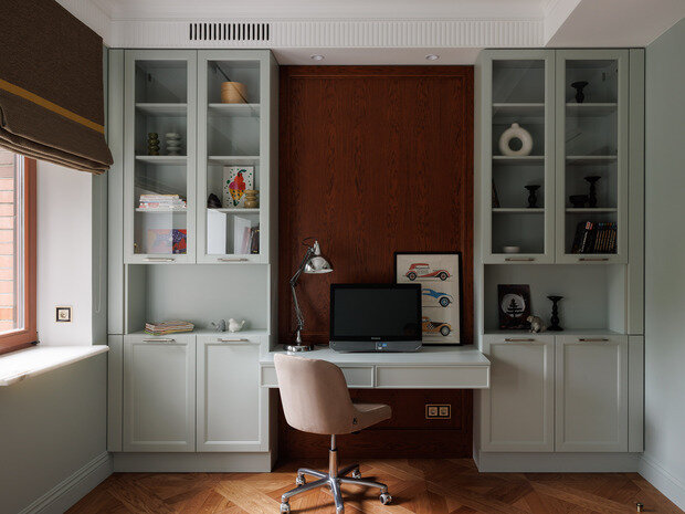 Фотография: Кабинет в стиле Классический, Современный, Эклектика, Квартира, Проект дня, Санкт-Петербург, Кирпичный дом, 4 и больше, Более 90 метров, Эксклюзивные проекты, современный с элементами классики и роскоши, Елена Куртина, Жанна Тульнова – фото на INMYROOM