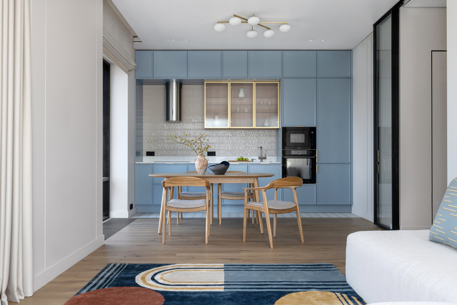 Фотография: Кухня и столовая в стиле Современный, Квартира, Проект дня, Москва, 3 комнаты, 60-90 метров, Анна Коробко, Дмитрий Коробко – фото на INMYROOM