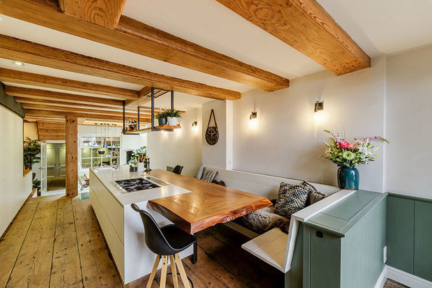 Фотография: Кухня и столовая в стиле Скандинавский, Эко, Лофт, Современный, Декор интерьера, Архитектура, Планировки, Белый, Бежевый, Более 90 метров – фото на INMYROOM