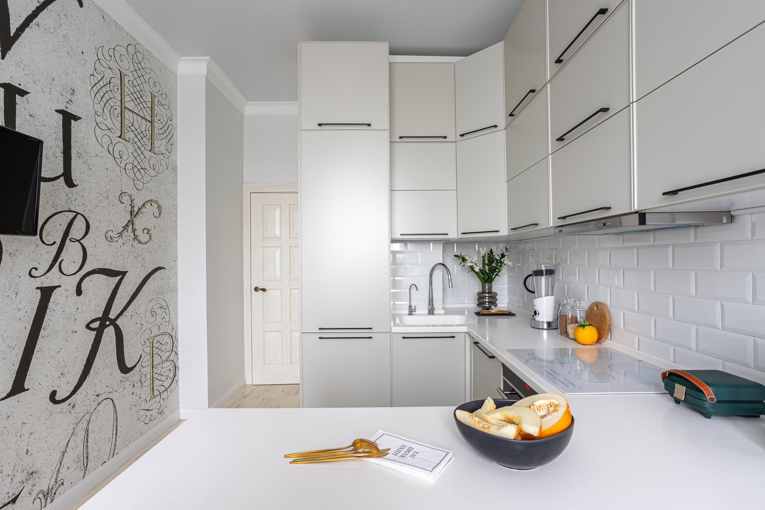 Фотография: Кухня и столовая в стиле Современный, Классический, Квартира, Проект недели, Москва, 3 комнаты, 60-90 метров, Елена Рязанова – фото на INMYROOM Фотография: Кухня и столовая в стиле Современный, Классический, Квартира, Проект недели, Москва, 3 комнаты, 60-90 метров, Елена Рязанова – фото на INMYROOM