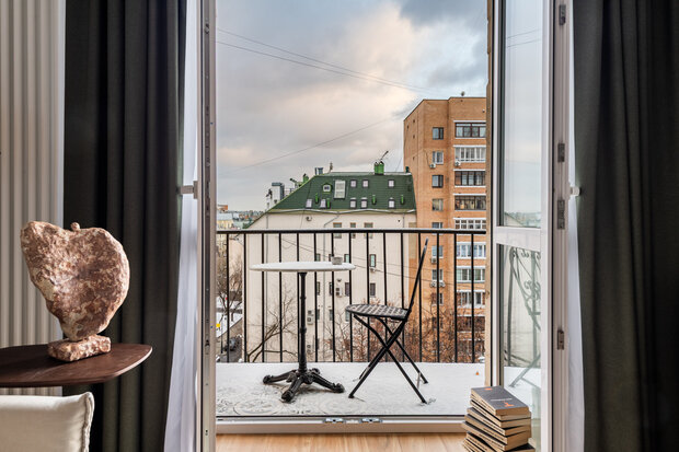 Фотография: Балкон в стиле Современный, Квартира, Проект дня, Москва, Сталинка, 2 комнаты, 40-60 метров, Патриаршие пруды, винтаж/ретро, Рамиля Шагиева, Эмиль Шагиев – фото на INMYROOM
