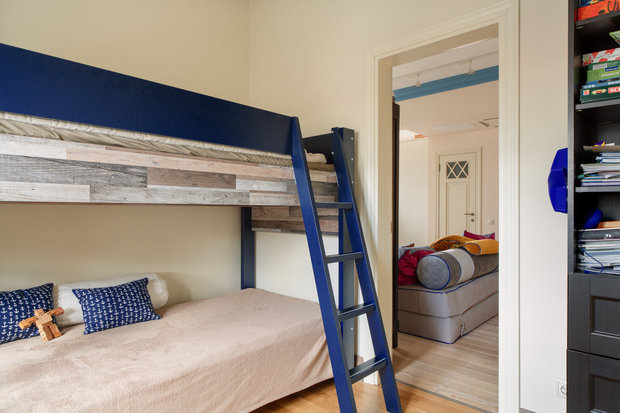 Фотография: Детская в стиле Скандинавский, Лофт, Эклектика, Квартира, Teak House, Белый, Проект недели, Москва, Бежевый, Синий, Голубой, Коричневый, ИКЕА, Manders, маленькая кухня, белая гостиная, порядок в детской, хранение книг в небольшой квартире, системы хранения для коридора, декор интерьера в скандинавском стиле, Анна Смирнова, Vesna-Leto – фото на INMYROOM