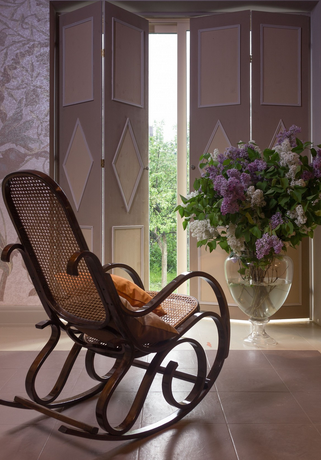 Фотография: Мебель и свет в стиле Прованс и Кантри, Классический, Country Corner, Белый, Переделка, Дача, Зеленый, Бежевый, Серый, Оранжевый, Коричневый, Веранда, Подмосковье, Дом и дача, Фазенда, «7 цветов – декор», ENS Group, Home Melody, MV-Light, «Амадей», «Европласт», АСЕ Paint, Affresco, ТД Вишера, Академия Окон, Карина Ольгинская, Тимофей Пронькин, усадебный стиль, дачная гостиная – фото на INMYROOM