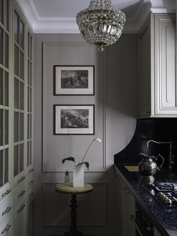 Фотография: Кухня и столовая в стиле Классический, Современный, Эклектика, Малогабаритная квартира, Квартира, Проект дня, Москва, Хрущевка, Кирпичный дом, 2 комнаты, до 40 метров, Винтажный, эклектика с элементами классики и современного, Дмитрий Якубов – фото на INMYROOM