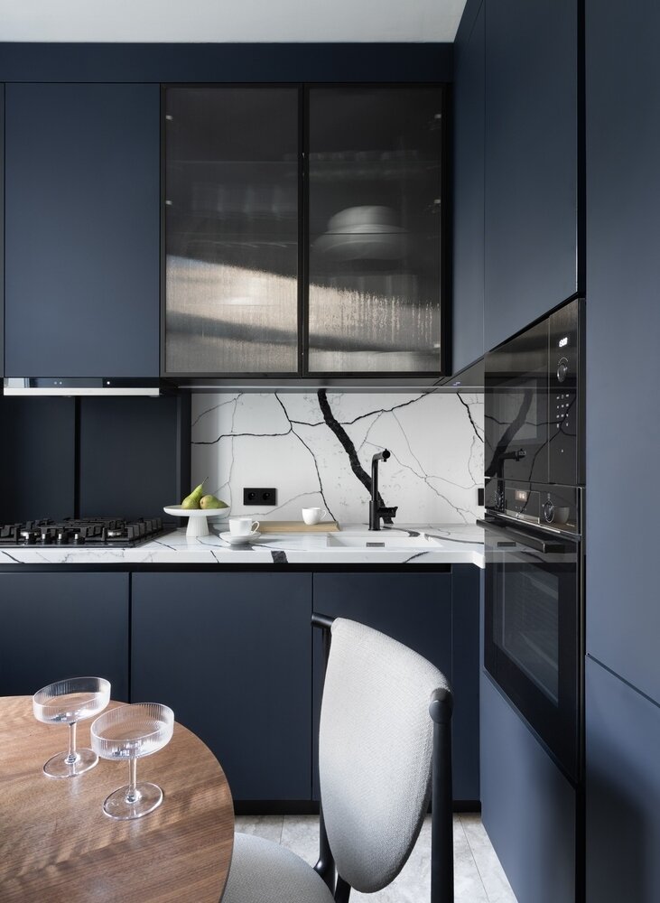 Фотография: Кухня и столовая в стиле Современный, Минимализм, Проект недели, Москва, Сталинка, Кирпичный дом, 4 и больше, 60-90 метров, Анна Никитина – фото на INMYROOM Фотография: Кухня и столовая в стиле Современный, Минимализм, Проект недели, Москва, Сталинка, Кирпичный дом, 4 и больше, 60-90 метров, Анна Никитина – фото на INMYROOM