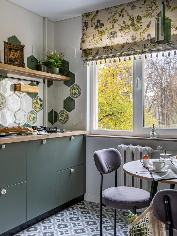 Фотография: Кухня и столовая в стиле Современный, Эклектика, Малогабаритная квартира, Квартира, Проект дня, Беларусь, Минск, Хрущевка, Кирпичный дом, 2 комнаты, 40-60 метров, Эльвира Мисюро – фото на INMYROOM