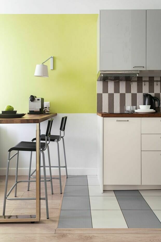 Фотография: Кухня и столовая в стиле Современный, Малогабаритная квартира, Квартира, Проект недели, Москва, 2 комнаты, до 40 метров, RodenHome, Екатерина Паршинцева – фото на INMYROOM