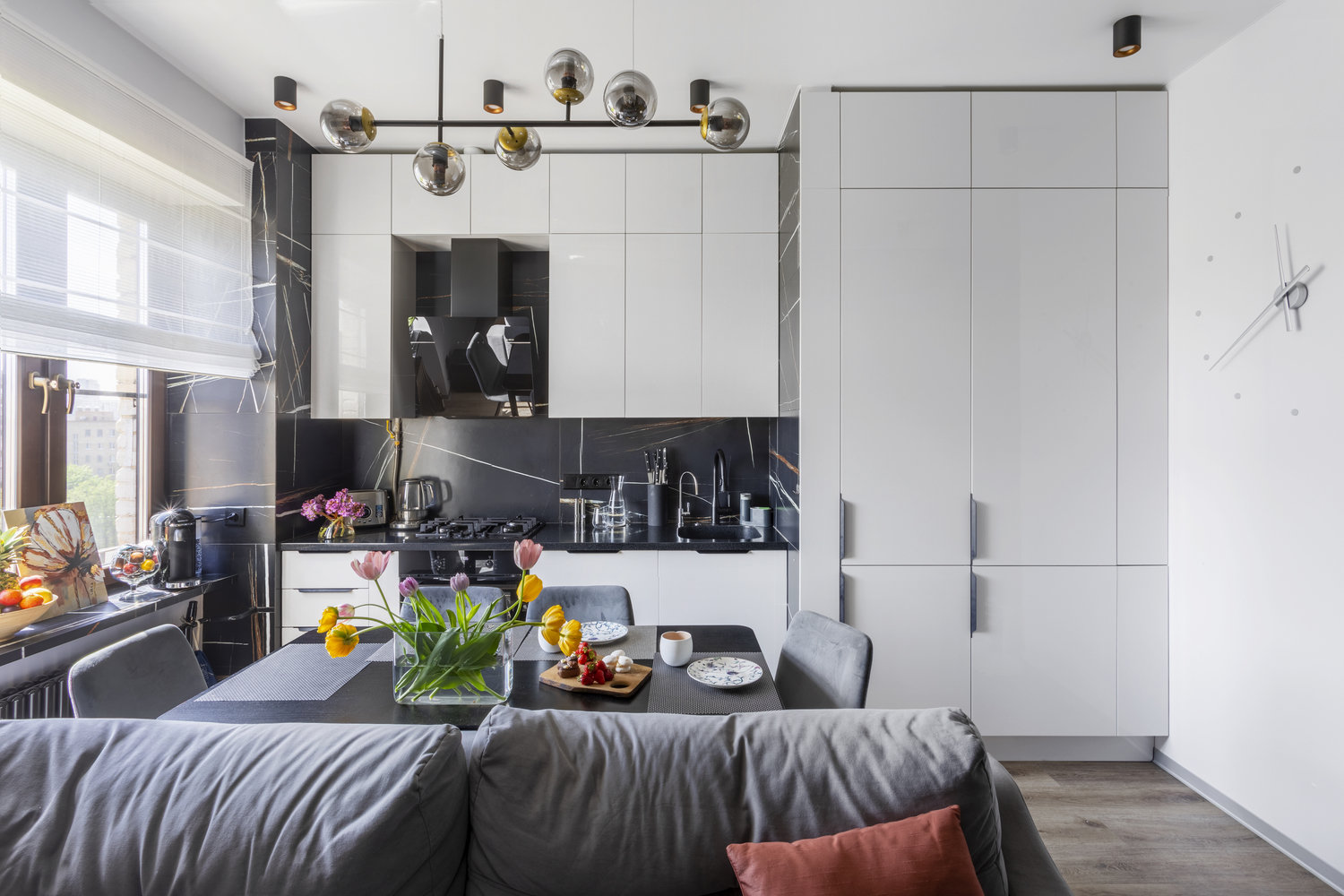 Фотография: Кухня и столовая в стиле Современный, Квартира, Проект недели, Москва, 4 и больше, 60-90 метров, Спецпроект – фото на INMYROOM