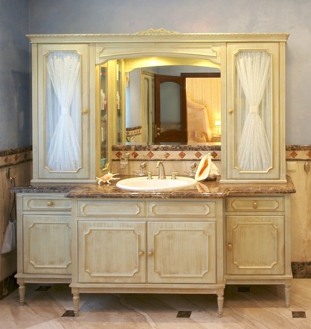 Фотография: Ванная в стиле Классический, Современный, Декор интерьера, МЭД, Мебель и свет, Краска – фото на INMYROOM