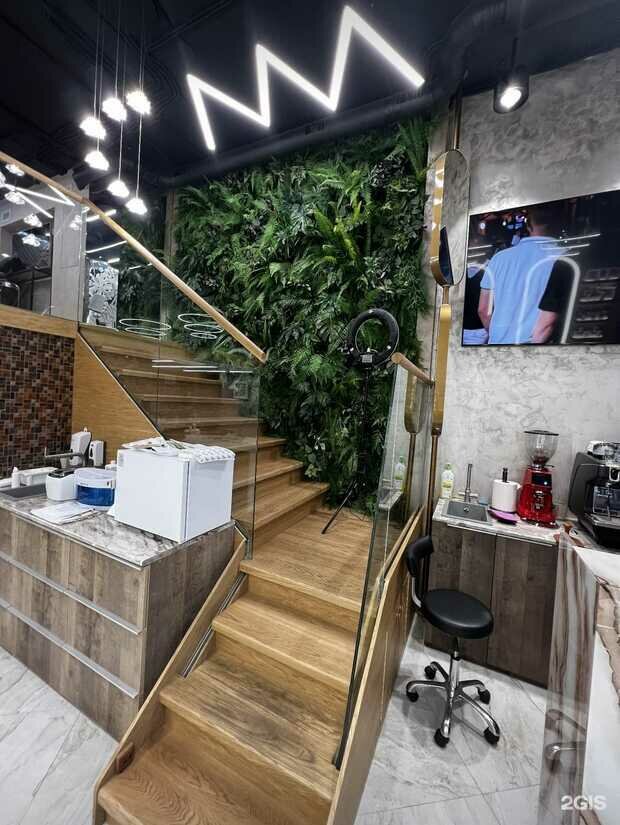 Интерьер офиса в современном стиле с элементами лофта
