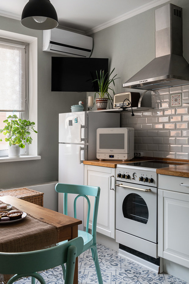 Фотография: Кухня и столовая в стиле Прованс и Кантри, Скандинавский, Эклектика, Квартира, Проект недели, Красногорск, 1 комната, до 40 метров, Ирина Очирова – фото на INMYROOM