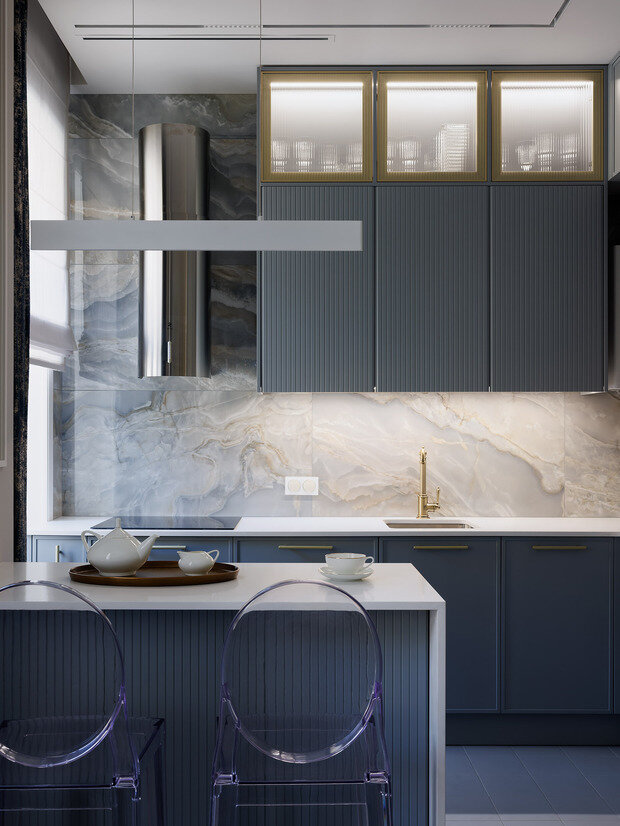 Фотография: Кухня и столовая в стиле Классический, Современный, Квартира, Проект дня, Санкт-Петербург, Кирпичный дом, Более 90 метров, современный с элементами классики и роскоши, Наталия Шмидт – фото на INMYROOM