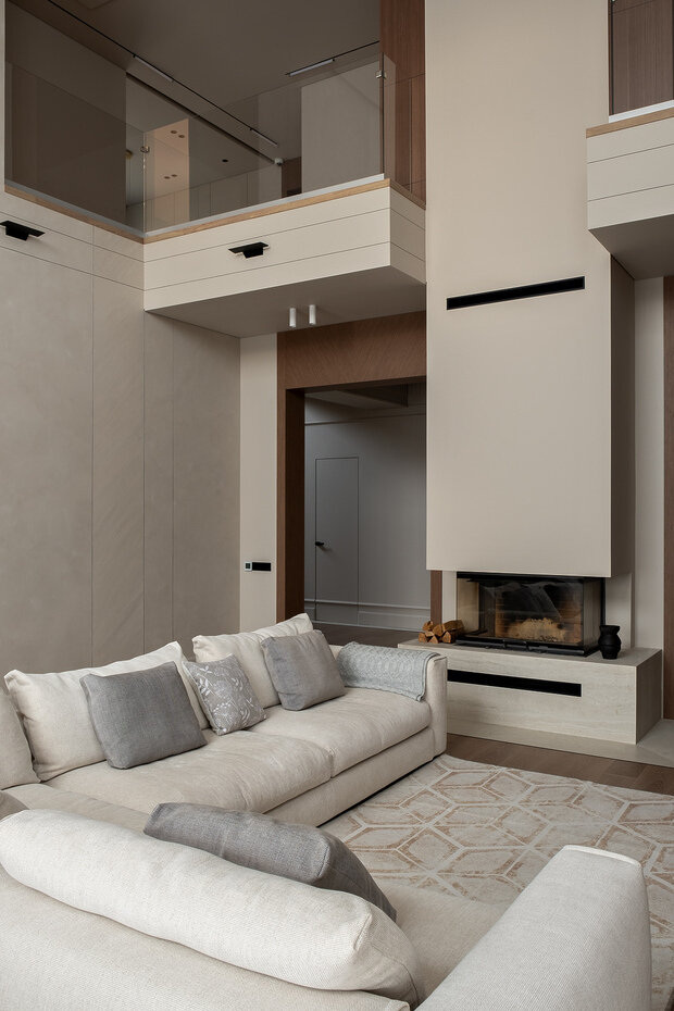 Фотография: Гостиная в стиле Современный, Минимализм, Дом, Проект дня, Дом и дача, Московская область, 4 и больше, Более 90 метров, Барвиха, современный с элементами классики и роскоши – фото на INMYROOM