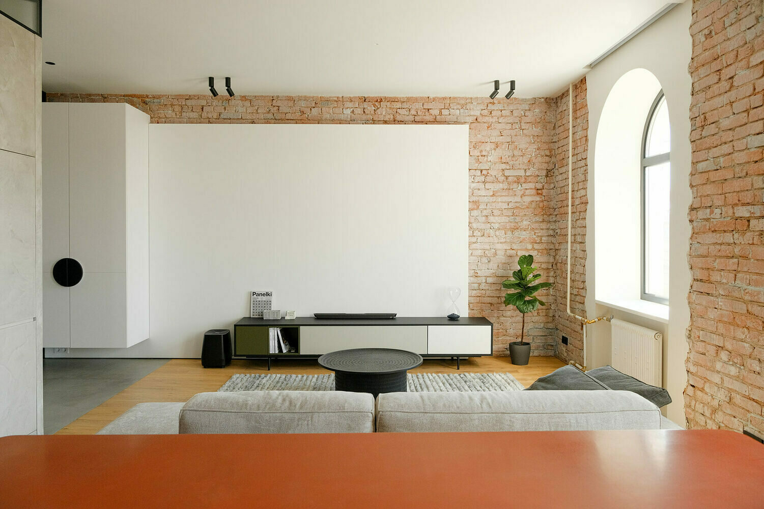 Фотография: Гостиная в стиле Лофт, Современный, Эклектика, Квартира, Студия, Проект дня, Томск, Сталинка, Кирпичный дом, 60-90 метров, Екатерина Янченко – фото на INMYROOM Фотография: Гостиная в стиле Лофт, Современный, Эклектика, Квартира, Студия, Проект дня, Томск, Сталинка, Кирпичный дом, 60-90 метров, Екатерина Янченко – фото на INMYROOM