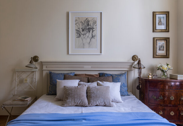 Фотография: Спальня в стиле Классический, Квартира, Проект дня, Москва, Дарья Харитонова, Кирпичный дом, 3 комнаты, 60-90 метров, классический / традиционный – фото на INMYROOM