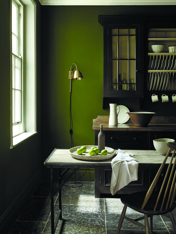 Фотография: Кухня и столовая в стиле Прованс и Кантри, Цвет в интерьере, Краски, Интервью, цветовая гамма интерьера, Как выбрать цвет краски для стен, Little Greenе, Дэвид Моттерсхед – фото на INMYROOM