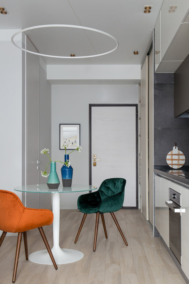 Фотография: Кухня и столовая в стиле Современный, Малогабаритная квартира, Квартира, Проект недели, Москва, 2 комнаты, до 40 метров, Яна Рябченко, Yosign – фото на INMYROOM