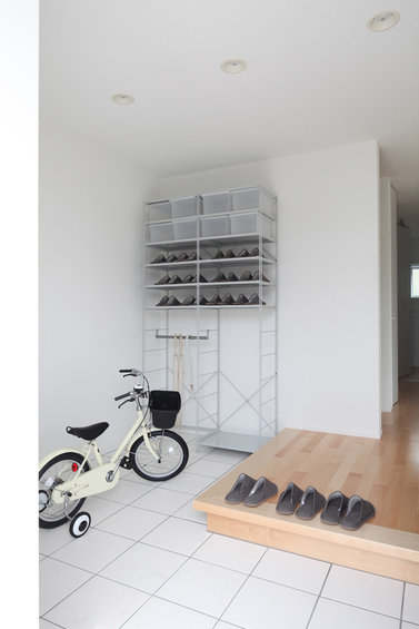 Фотография: Гардеробная в стиле Современный, Дом, Дома и квартиры, Япония – фото на INMYROOM Фотография: Гардеробная в стиле Современный, Дом, Дома и квартиры, Япония – фото на INMYROOM