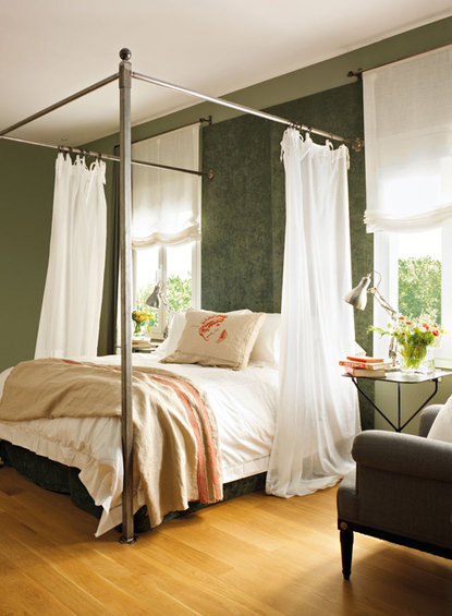 Фотография: Спальня в стиле Прованс и Кантри, Квартира, Цвет в интерьере, Дома и квартиры, Пентхаус, Красный – фото на INMYROOM