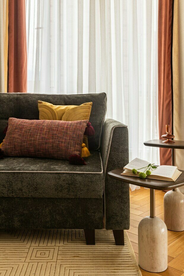 Фотография: Гостиная в стиле Классический, Квартира, Проект дня, 2 комнаты, 60-90 метров, Алматы, Студия Mondial, Анастасия Халина – фото на INMYROOM