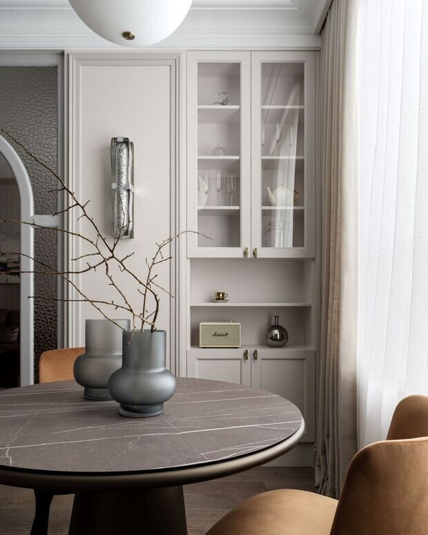 Фотография: Кухня и столовая в стиле Классический, Современный, Эклектика, Квартира, Проект дня, 3 комнаты, 60-90 метров, Монолитно-кирпичный – фото на INMYROOM