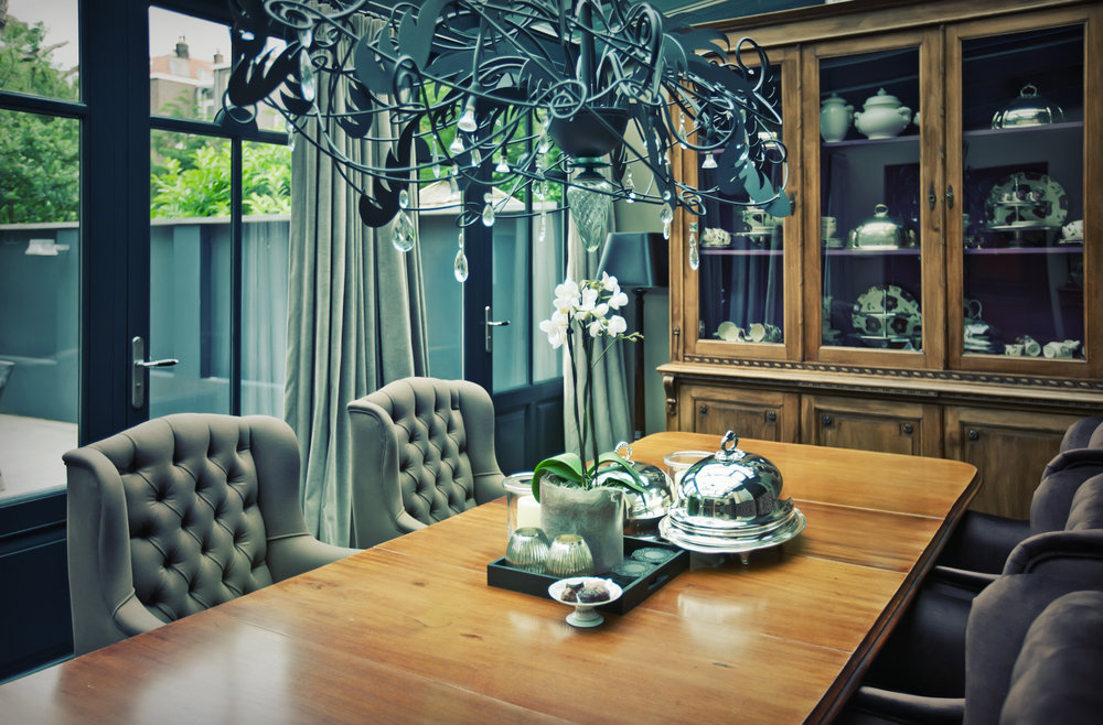 Фотография: Кухня и столовая в стиле Классический, Современный, Декор интерьера, Дом, Мебель и свет, Стол, Винтаж – фото на INMYROOM Фотография: Кухня и столовая в стиле Классический, Современный, Декор интерьера, Дом, Мебель и свет, Стол, Винтаж – фото на INMYROOM