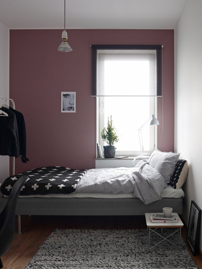 Фотография: Спальня в стиле Современный, Скандинавский, Декор интерьера, Квартира, Аксессуары, Мебель и свет, Белый, Черный – фото на INMYROOM Фотография: Спальня в стиле Современный, Скандинавский, Декор интерьера, Квартира, Аксессуары, Мебель и свет, Белый, Черный – фото на INMYROOM