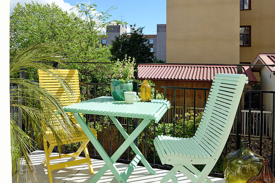 Фотография: Балкон, Терраса в стиле Скандинавский, Современный, Малогабаритная квартира, Квартира, Швеция, Мебель и свет, Дома и квартиры, Белый – фото на INMYROOM