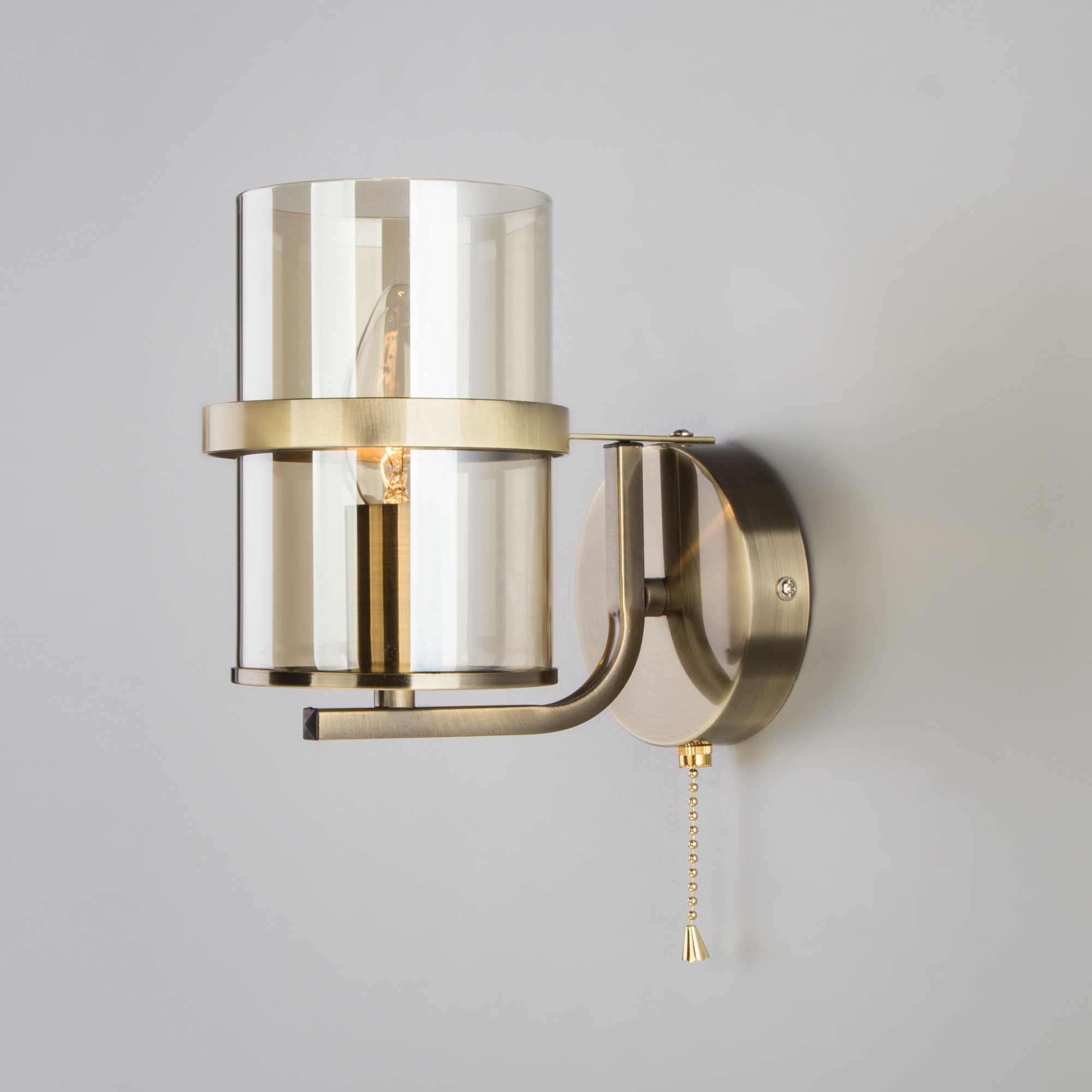 Классическое бра Coppa со стеклянным плафоном 