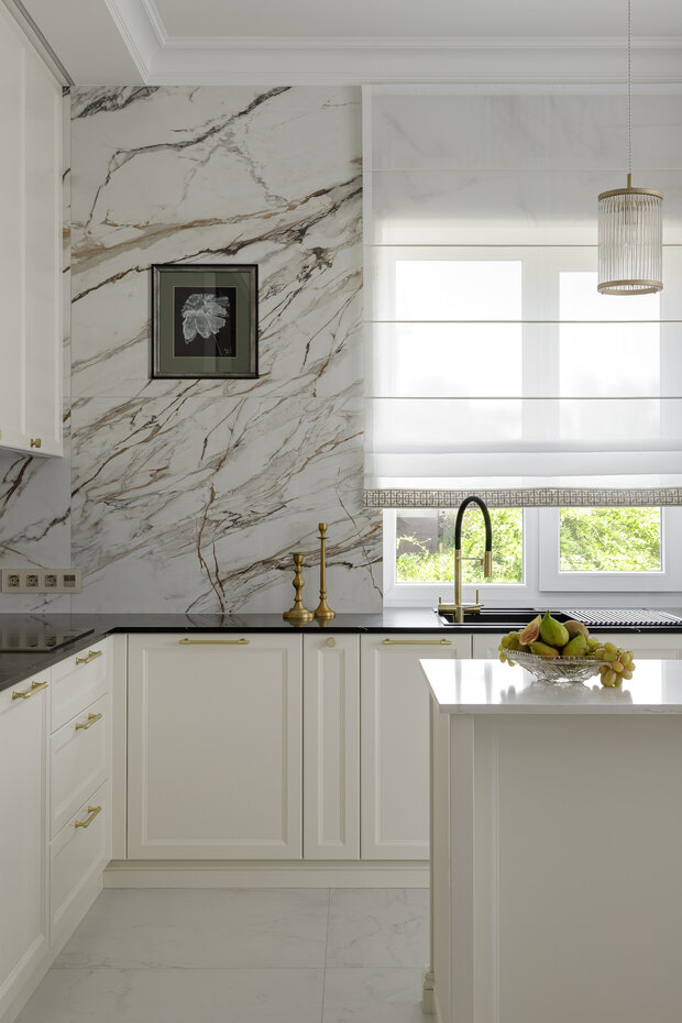 Фотография: Кухня и столовая в стиле Классический, Современный, Дом, Проект дня, Дом и дача, Краснодар, Кирпичный дом, 4 и больше, Более 90 метров, Татьяна Черкашина – фото на INMYROOM