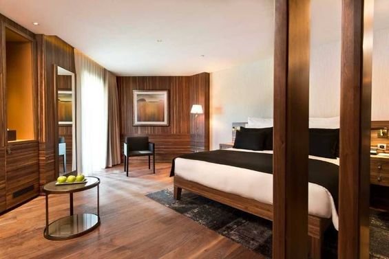 Фотография: Спальня в стиле Минимализм, Дома и квартиры, Городские места, Отель – фото на INMYROOM