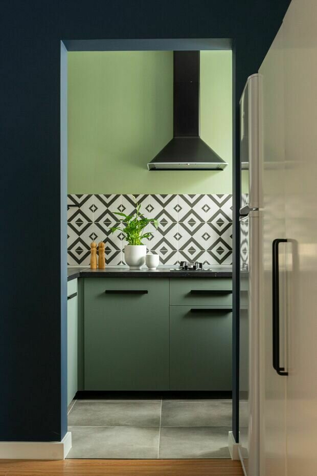 Фотография: Кухня и столовая в стиле Скандинавский, Современный, Малогабаритная квартира, Квартира, Студия, Проект недели, Москва, Сталинка, Кирпичный дом, до 40 метров, RodenHome, Екатерина Паршинцева – фото на INMYROOM