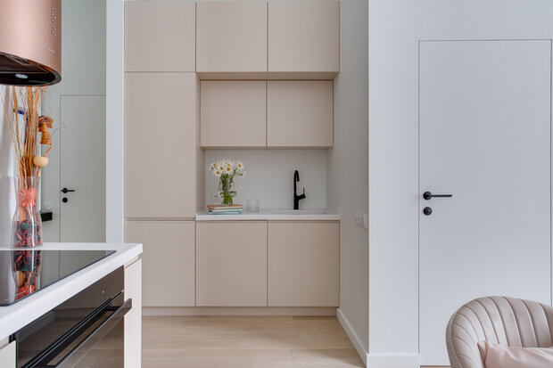 Фотография: Кухня и столовая в стиле Современный, Малогабаритная квартира, Квартира, Проект недели, Москва, 2 комнаты, до 40 метров, Наталья Купрейчук – фото на INMYROOM