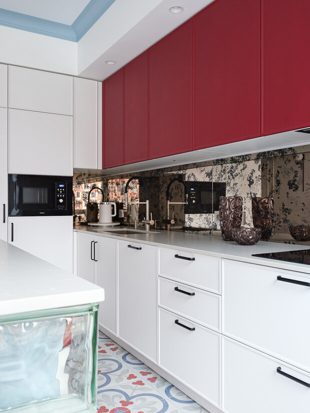 Фотография: Кухня и столовая в стиле Современный, Квартира, Москва, Монолитный дом, 4 и больше, Более 90 метров, Эксклюзивные проекты, ЖК «Holland Park», минимализм с элементами современного дизайна, Татьяна Казьмина – фото на INMYROOM