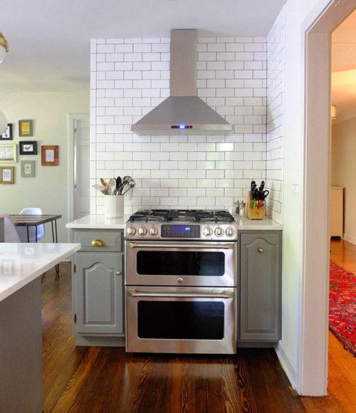 Фотография: Кухня и столовая в стиле Скандинавский, Современный, Классический, Эклектика, Декор интерьера, Квартира, США, Интерьерный стиль, Дизайн интерьера, Декор, Белый, Переделка, Ремонт, Серый, ИКЕА, паркет, отделка, отделка пола, косметический ремонт, экспресс-ремонт – фото на INMYROOM Фотография: Кухня и столовая в стиле Скандинавский, Современный, Классический, Эклектика, Декор интерьера, Квартира, США, Интерьерный стиль, Дизайн интерьера, Декор, Белый, Переделка, Ремонт, Серый, ИКЕА, паркет, отделка, отделка пола, косметический ремонт, экспресс-ремонт – фото на INMYROOM