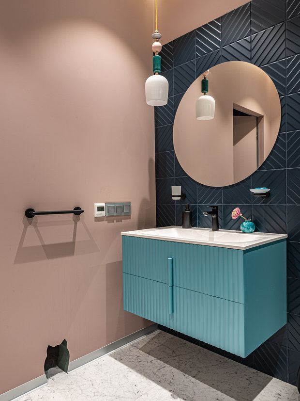 Идею интересного прохода для кошечек дизайнер и хозяева подсмотрели на INMYROOM. Теперь этот проход умиляет всех гостей.