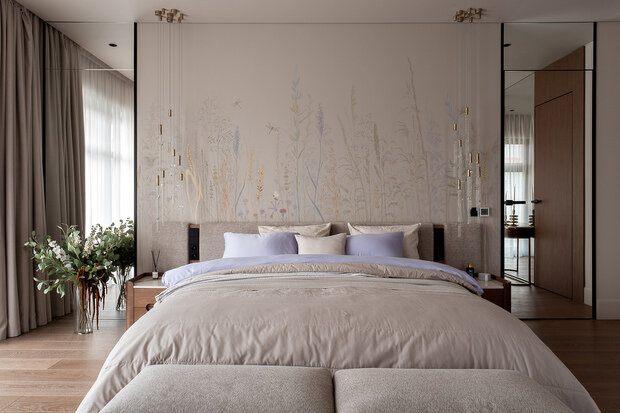 Фотография: Спальня в стиле Современный, Минимализм, Дом, Проект дня, Дом и дача, Московская область, 4 и больше, Более 90 метров, Барвиха, современный с элементами классики и роскоши – фото на INMYROOM