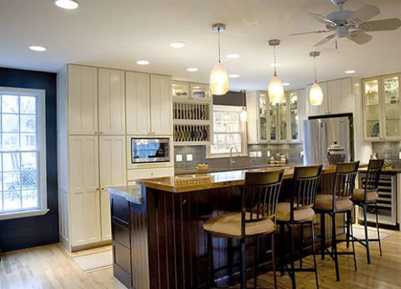 Фотография: Кухня и столовая в стиле Прованс и Кантри, Интерьер комнат, Системы хранения, Бытовая техника – фото на INMYROOM