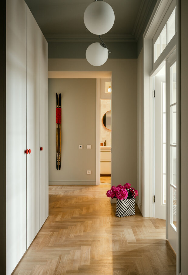 Фотография: Прихожая в стиле Современный, Эклектика, Винтажный, Квартира, Проект дня, Минск, Сталинка, 2 комнаты, 60-90 метров, Елена Ерашевич, современный с элементами эклектики, винтажный/классический – фото на INMYROOM