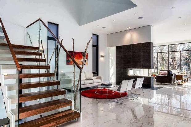 Фото из портфолио Стеклянные перила с деревянным поручнем под заказ (495)998-73-71 http://marshag.ru – фотографии дизайна интерьеров на INMYROOM