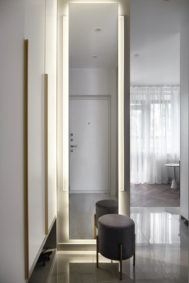 Фотография: Прихожая в стиле Современный, Малогабаритная квартира, Квартира, Проект дня, Пермь, Монолитный дом, 2 комнаты, до 40 метров, современный с элементами классики и минимализмом, Арина Гринберг – фото на INMYROOM