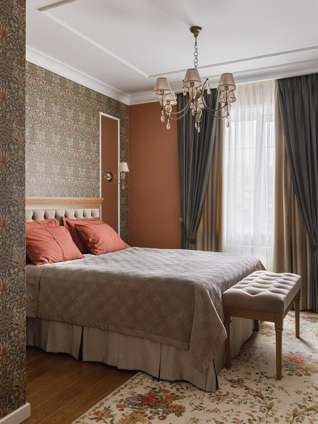 Фотография: Спальня в стиле Классический, Эклектика, Дом, Проект дня, Дом и дача, Татарстан, Кирпичный дом, 4 и больше, Более 90 метров, современный с элементами классики и роскоши, Зарина Гайворонская – фото на INMYROOM