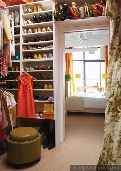 Фотография: Гардеробная в стиле Скандинавский, Современный, Спальня, Интерьер комнат, Мебель и свет, Цвет в интерьере, Белый, Гардероб – фото на INMYROOM