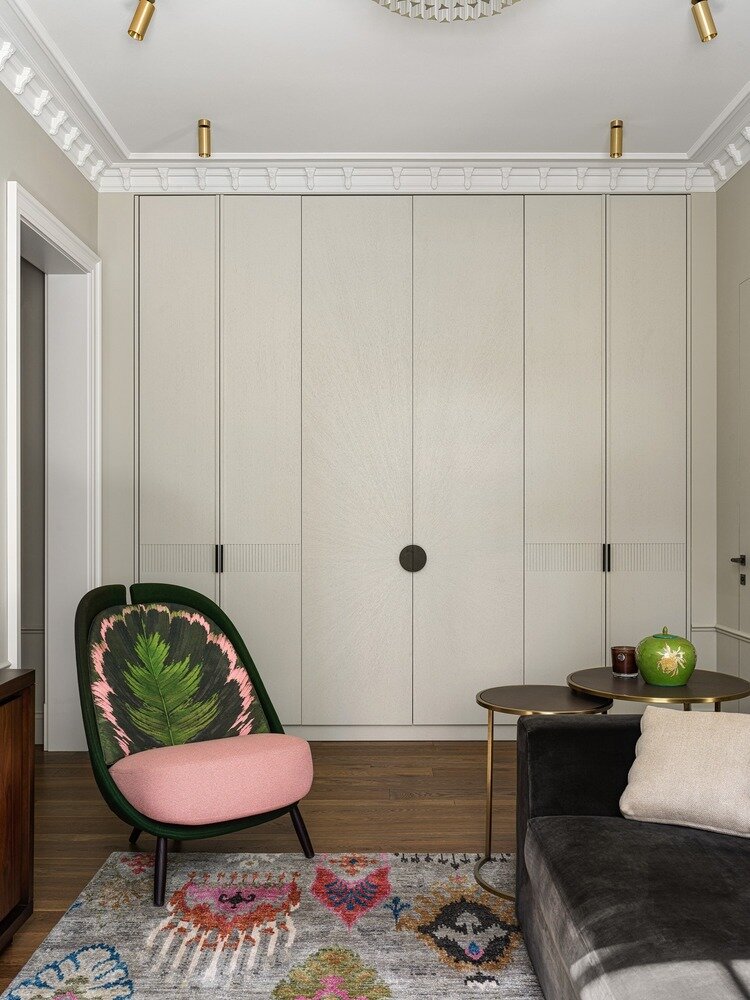 Фотография: Гостиная в стиле Классический, Современный, Эклектика, Квартира, Проект дня, Москва, Сталинка, Кирпичный дом, 3 комнаты, 60-90 метров, Ирина Бдайциева – фото на INMYROOM